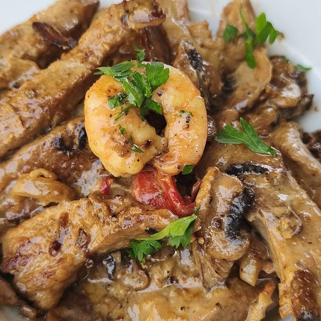 Carne en salsa con gamba