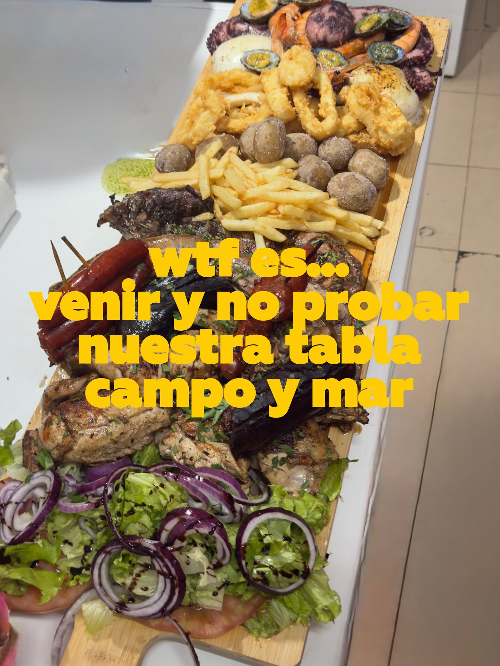 Tabla Campo y Mar con carne, marisco y ensalada